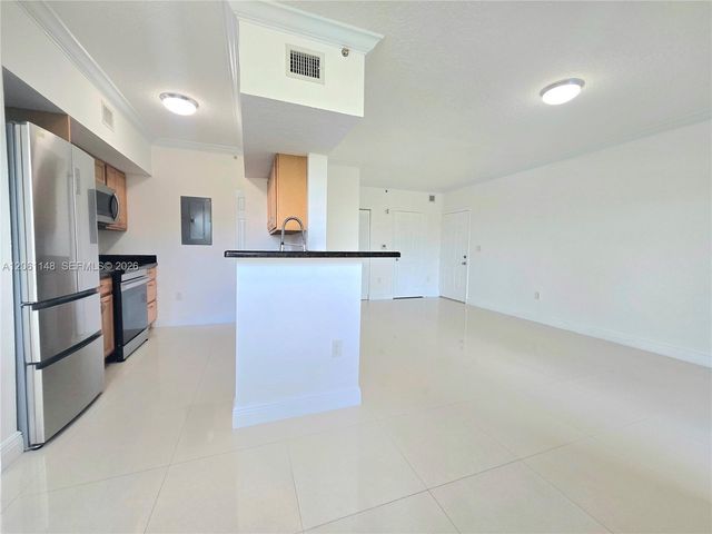 11600 SW 2nd St 18104, Pembroke Pines, FL 33025