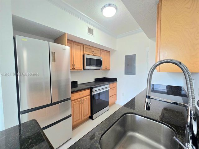 11600 SW 2nd St 18104, Pembroke Pines, FL 33025