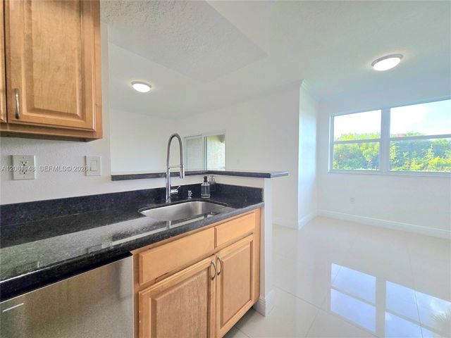 11600 SW 2nd St 18104, Pembroke Pines, FL 33025