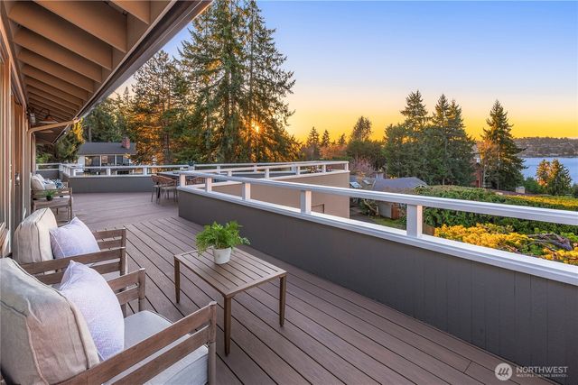 7580 SE 71st Street, Mercer Island, WA 98040