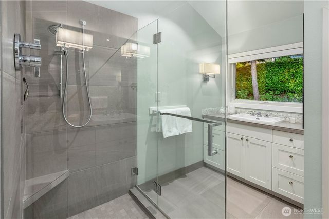 7580 SE 71st Street, Mercer Island, WA 98040