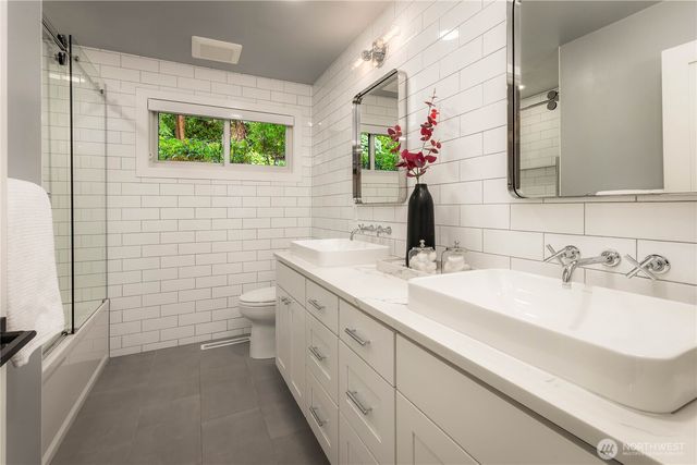 7580 SE 71st Street, Mercer Island, WA 98040