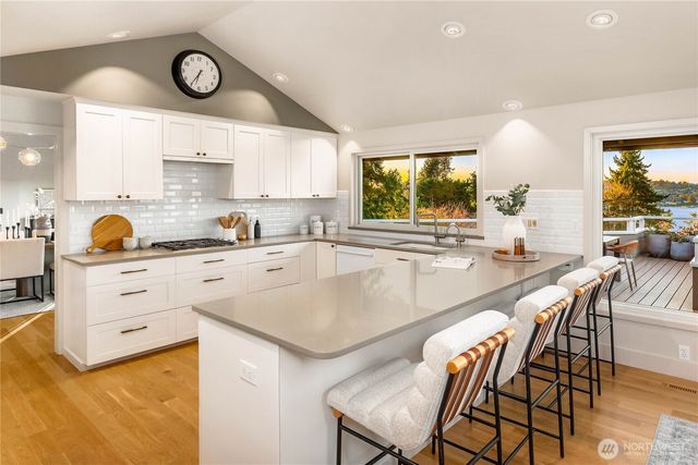 7580 SE 71st Street, Mercer Island, WA 98040