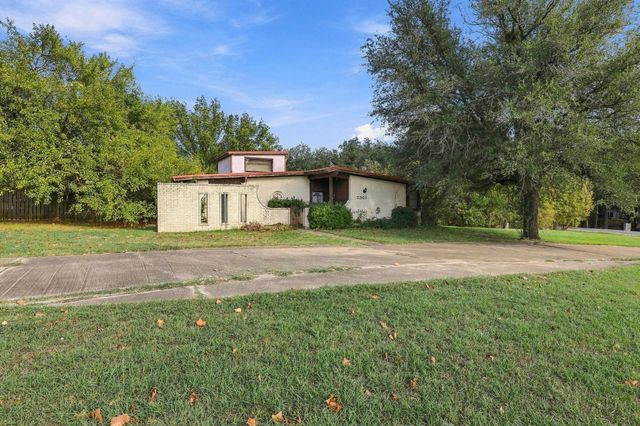 5501 Camino Dos Lagos Drive, Sherman, TX 75090