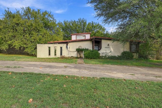 5501 Camino Dos Lagos Drive, Sherman, TX 75090