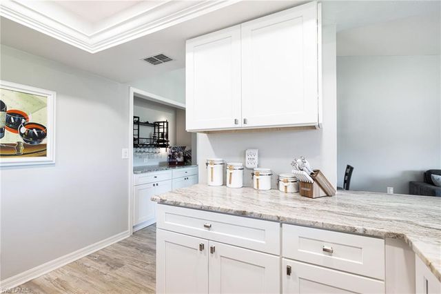 5805 Trailwinds DR 326, Fort Myers, FL 33907