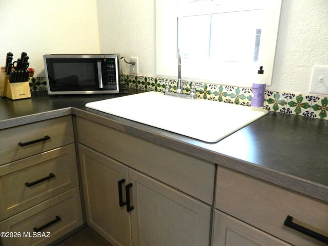 596 Gringo Road, Patagonia, AZ 85624