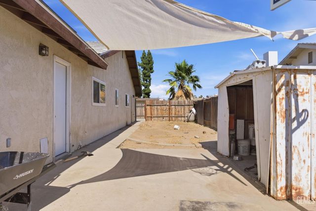 2418 Pinon Springs Court, Bakersfield, CA 93309