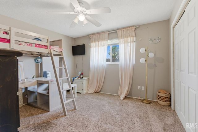 2418 Pinon Springs Court, Bakersfield, CA 93309