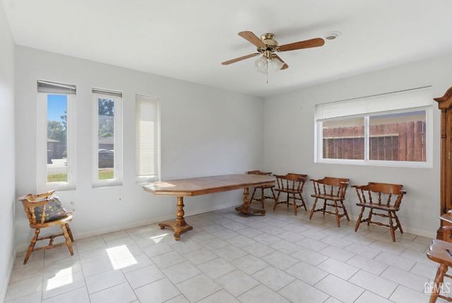 2418 Pinon Springs Court, Bakersfield, CA 93309