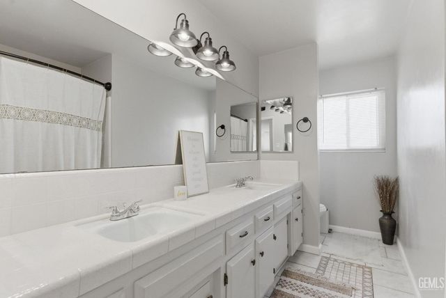 2418 Pinon Springs Court, Bakersfield, CA 93309