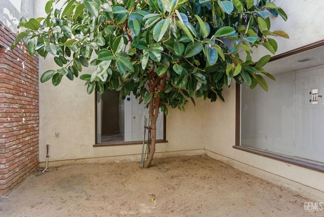 2418 Pinon Springs Court, Bakersfield, CA 93309