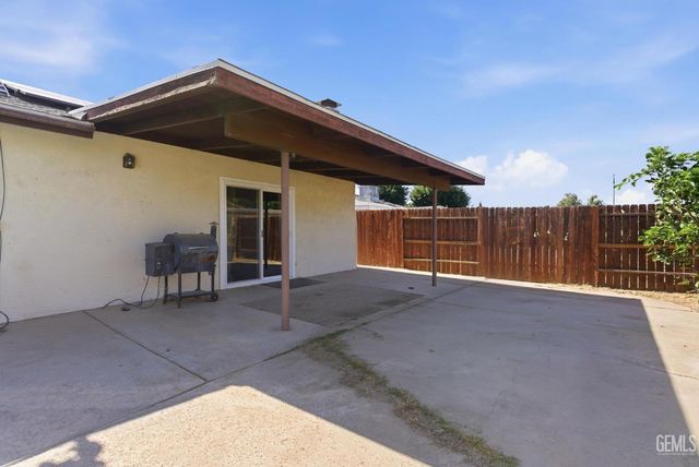 2418 Pinon Springs Court, Bakersfield, CA 93309