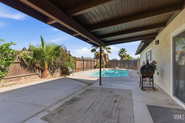 2418 Pinon Springs Court, Bakersfield, CA 93309