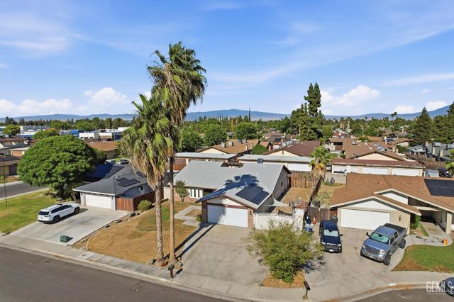 2418 Pinon Springs Court, Bakersfield, CA 93309
