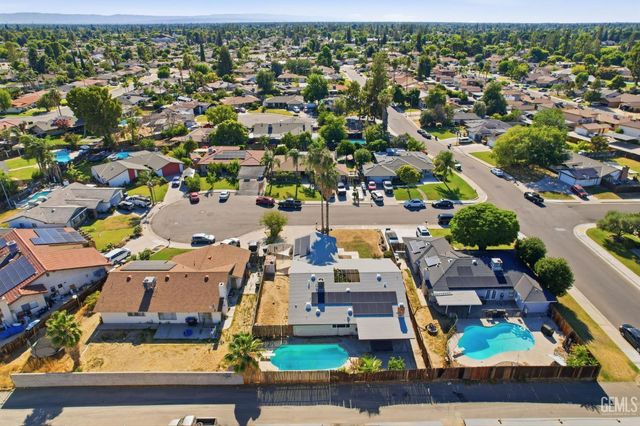 2418 Pinon Springs Court, Bakersfield, CA 93309