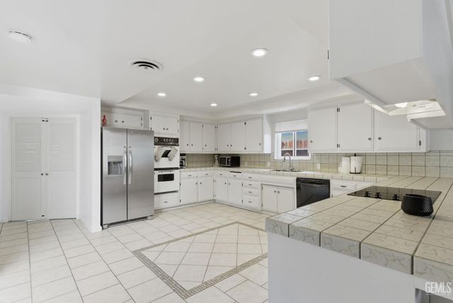 2418 Pinon Springs Court, Bakersfield, CA 93309