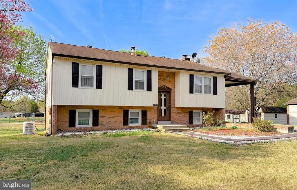 Image 2 of property listing at 15305 CANTER DR, Brandywine, MD 20613