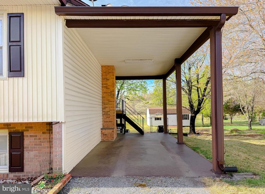 Image 5 of property listing at 15305 CANTER DR, Brandywine, MD 20613