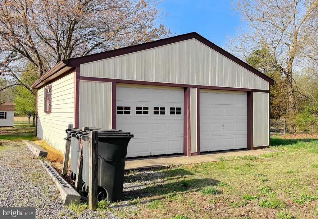 Image 6 of property listing at 15305 CANTER DR, Brandywine, MD 20613