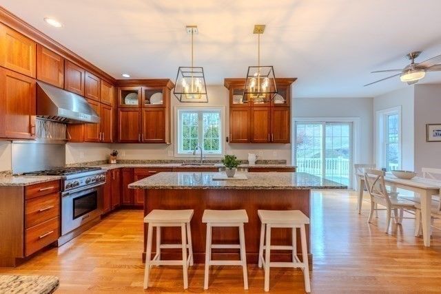 17 Lavoie Ln, Middleton, MA 01949