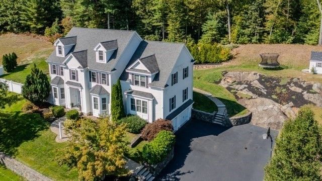 17 Lavoie Ln, Middleton, MA 01949