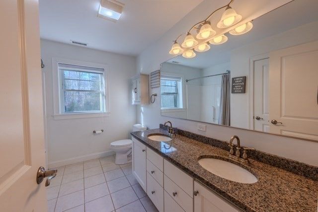 17 Lavoie Ln, Middleton, MA 01949