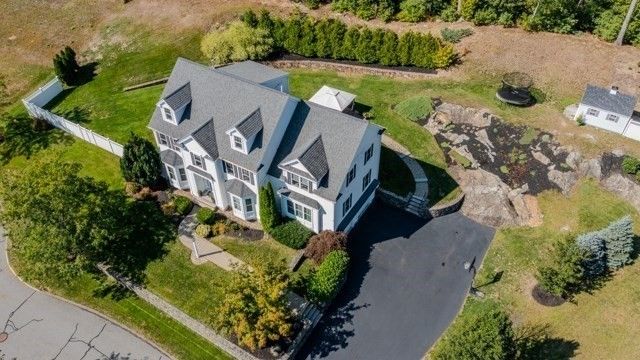 17 Lavoie Ln, Middleton, MA 01949