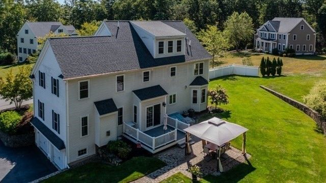 17 Lavoie Ln, Middleton, MA 01949