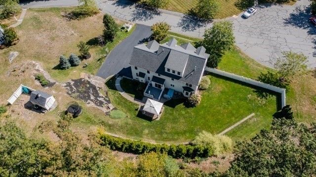 17 Lavoie Ln, Middleton, MA 01949