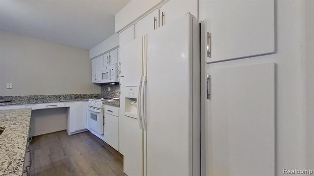 21096 Boulder Circle, Northville, MI 48167