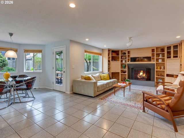 11577 Sw SHOREVIEW Pl, Tigard, OR 97223