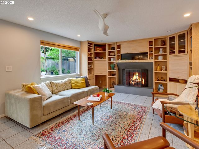 11577 Sw SHOREVIEW Pl, Tigard, OR 97223