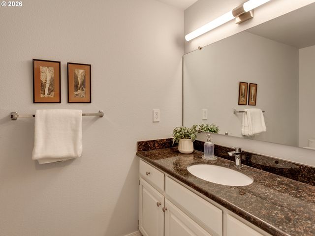 11577 Sw SHOREVIEW Pl, Tigard, OR 97223