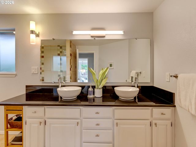 11577 Sw SHOREVIEW Pl, Tigard, OR 97223