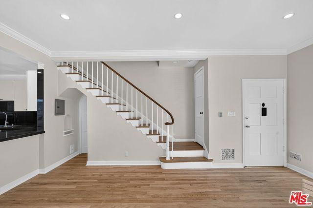 215 S Gale Drive Unit B, Beverly Hills, CA 90211