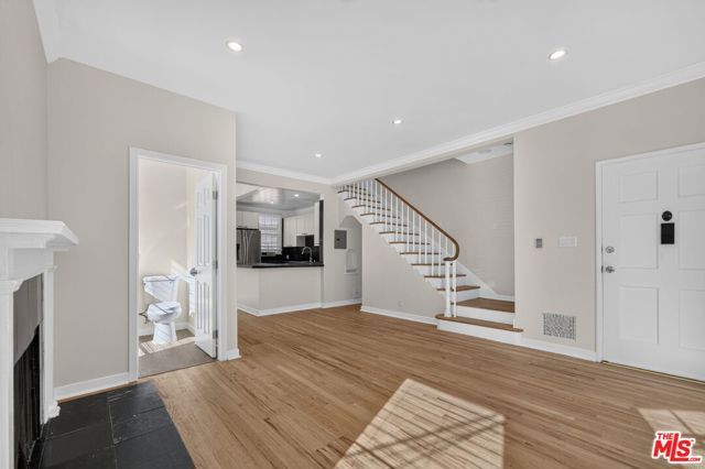 215 S Gale Drive Unit B, Beverly Hills, CA 90211