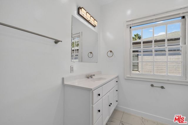 215 S Gale Drive Unit B, Beverly Hills, CA 90211