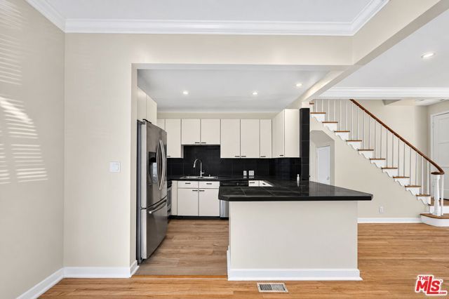 215 S Gale Drive Unit B, Beverly Hills, CA 90211