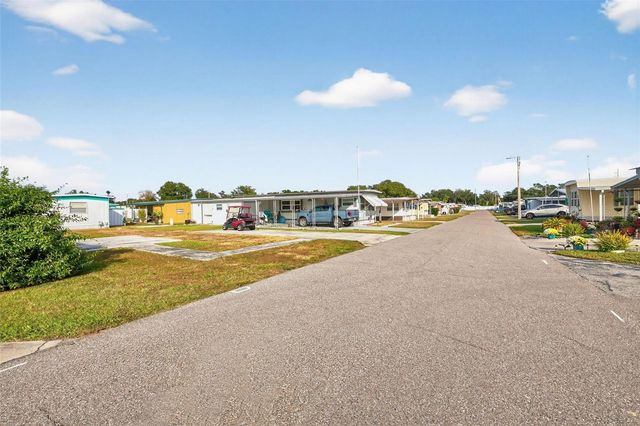 38627 LANSING AVENUE, Zephyrhills, FL 33542