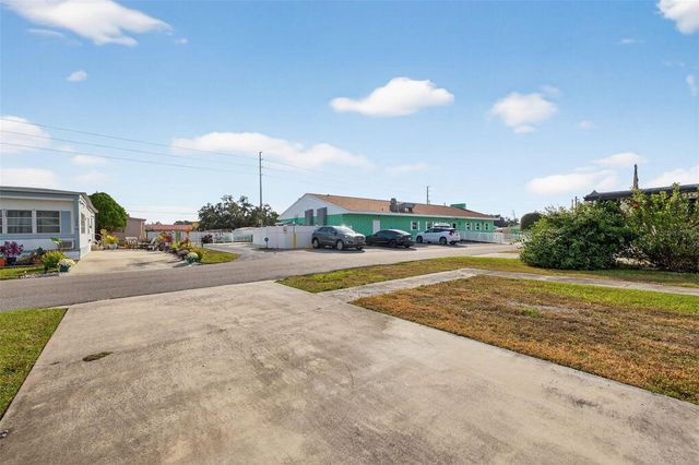 38627 LANSING AVENUE, Zephyrhills, FL 33542