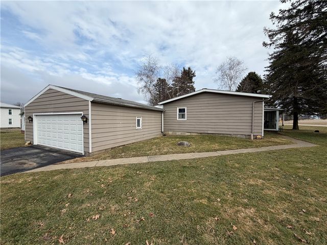 451 Delaware Road, Fredonia, PA 16124