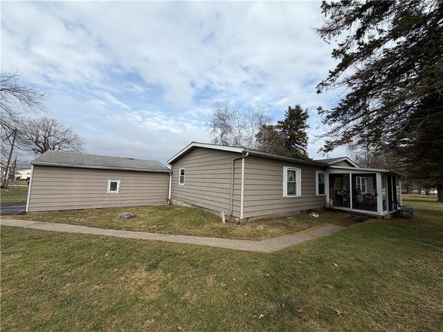 451 Delaware Road, Fredonia, PA 16124