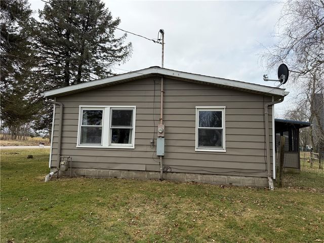 451 Delaware Road, Fredonia, PA 16124