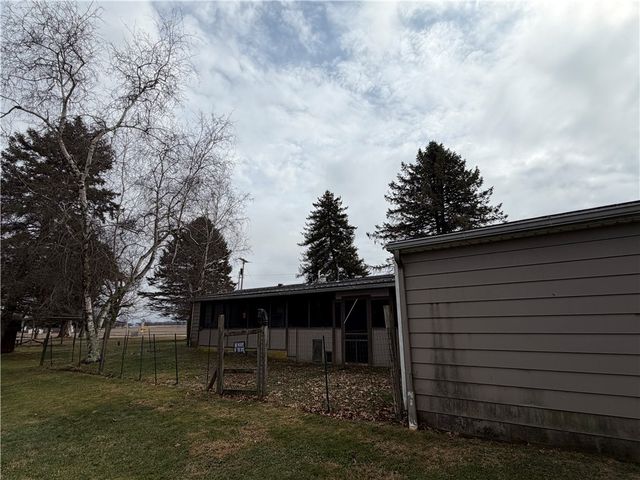 451 Delaware Road, Fredonia, PA 16124