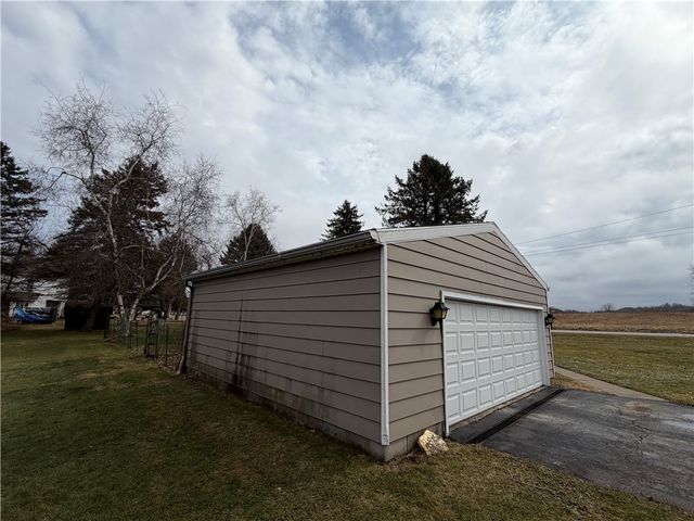 451 Delaware Road, Fredonia, PA 16124