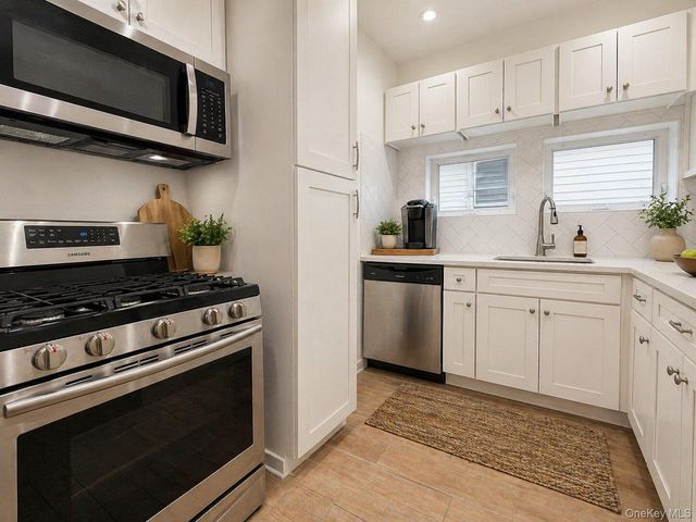 14717 15th Avenue 1FL, Whitestone, NY 11357