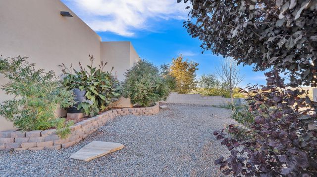 2104 Chessman Drive NE, Rio Rancho, NM 87124