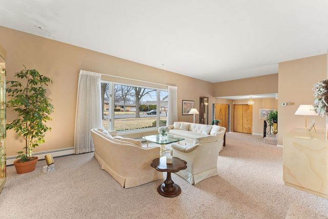 18655 Oakwood Avenue, Lansing, IL 60438