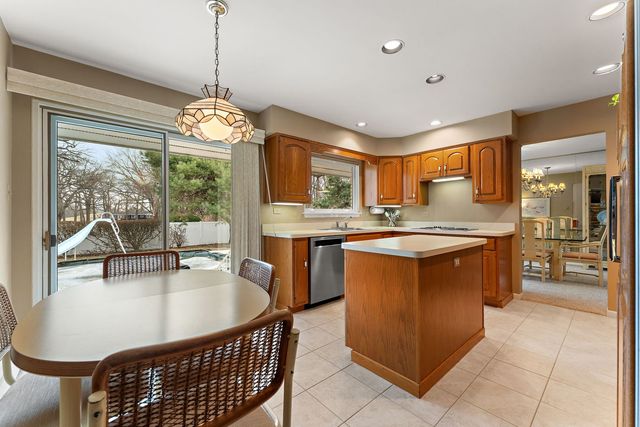 18655 Oakwood Avenue, Lansing, IL 60438